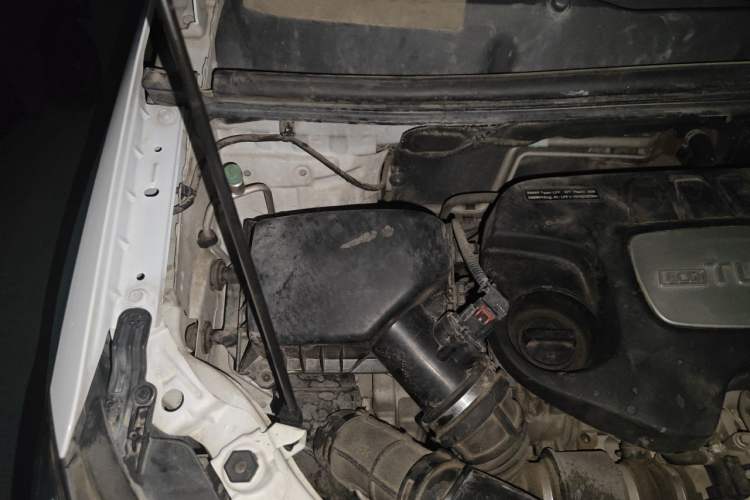 Used Buick Encore 2015 1.4T Automatic Two-Wheel Drive Urban Elite Version Engine Bay Right