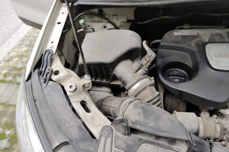 Used Buick Encore 2015 1.4T Automatic Two-Wheel Drive Urban Elite Version Engine Bay Right
