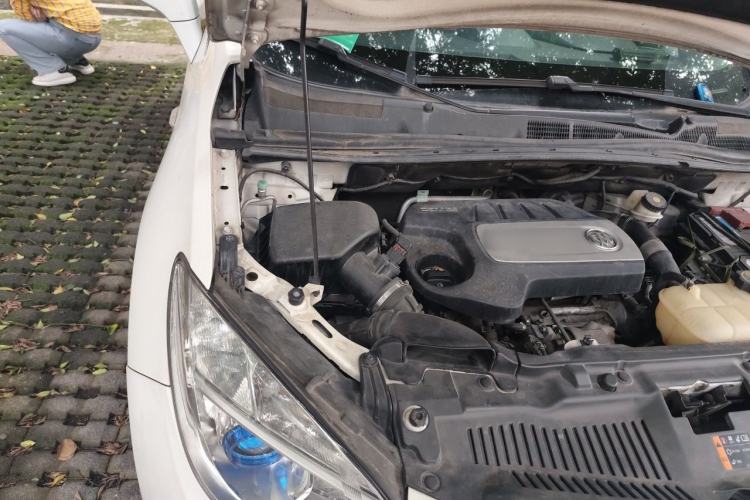 Used Buick Encore 2015 1.4T Automatic Two-Wheel Drive Urban Elite Version Engine Bay Right