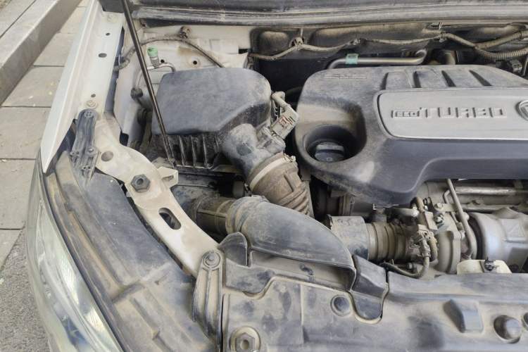 Used Buick Encore 2015 1.4T Automatic Two-Wheel Drive Urban Elite Version Engine Bay Right
