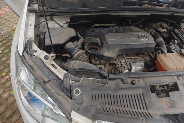 Used Buick Encore 2015 1.4T Automatic Two-Wheel Drive Urban Elite Version Engine Bay Right