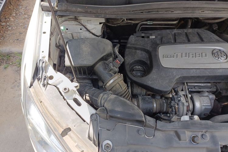 Used Buick Encore 2015 1.4T Automatic Two-Wheel Drive Urban Elite Version Engine Bay Right