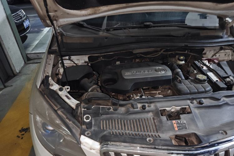 Used Buick Encore 2015 1.4T Automatic Two-Wheel Drive Urban Elite Version Engine Bay Right