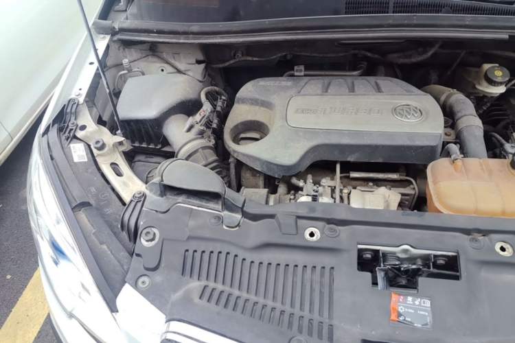 Used Buick Encore 2015 1.4T Automatic Two-Wheel Drive Urban Elite Version Engine Bay Right