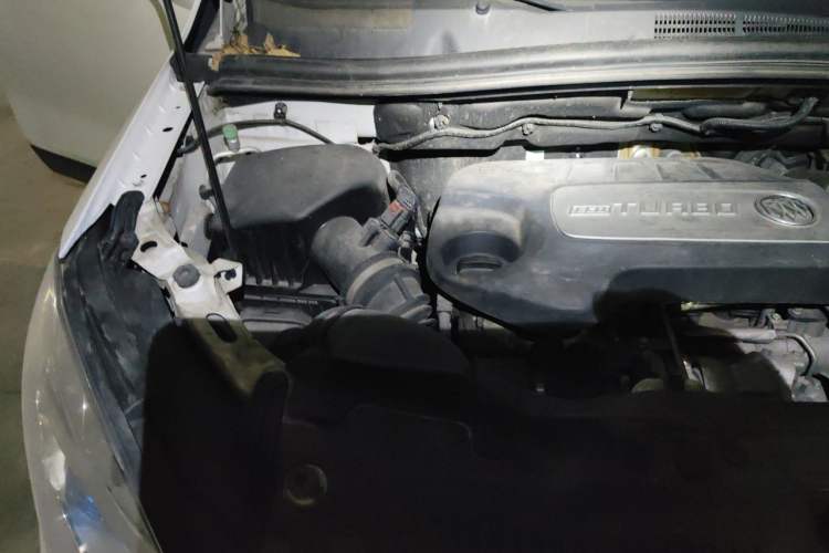 Used Buick Encore 2015 1.4T Automatic Two-Wheel Drive Urban Elite Version Engine Bay Right