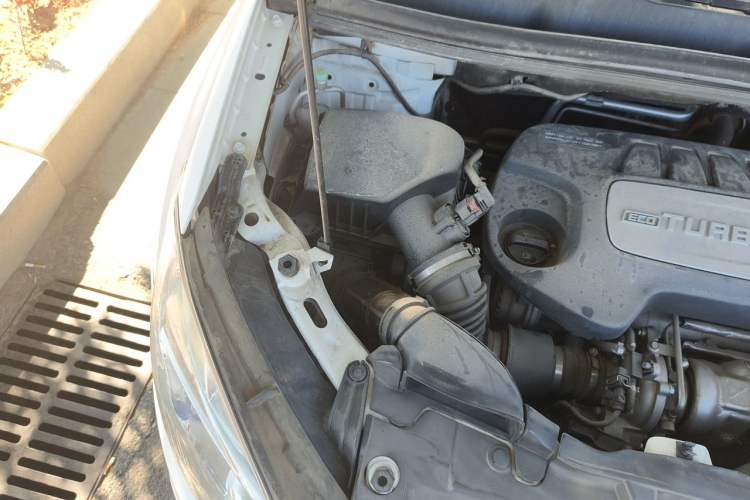Used Buick Encore 2015 1.4T Automatic Two-Wheel Drive Urban Leading Model Engine Bay Right