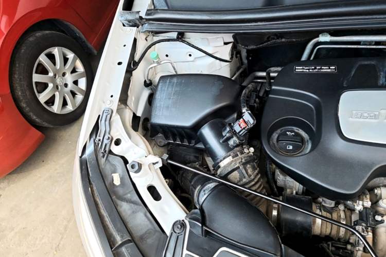 Used Buick Encore 2015 1.4T Automatic Two-Wheel Drive Urban Elite Version Engine Bay Right