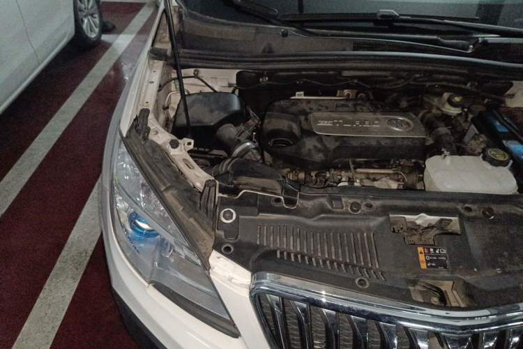 Used Buick Encore 2015 1.4T Automatic Two-Wheel Drive Urban Elite Version Engine Bay Right