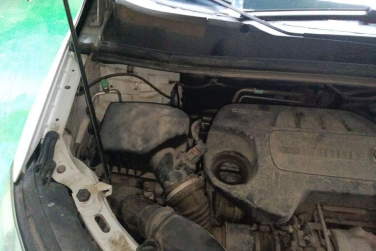 Used Buick Encore 2015 1.4T Automatic Two-Wheel Drive Urban Elite Version Engine Bay Right