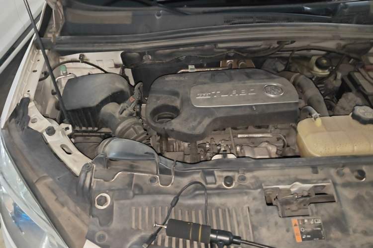 Used Buick Encore 2015 1.4T Automatic Two-Wheel Drive Urban Elite Version Engine Bay Right