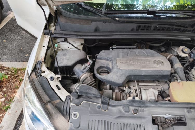 Used Buick Encore 2015 1.4T Automatic Two-Wheel Drive Urban Elite Version Engine Bay Right