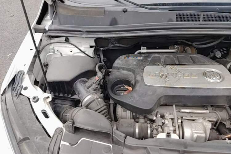 Used Buick Encore 2015 1.4T Automatic Two-Wheel Drive Urban Elite Version Engine Bay Right