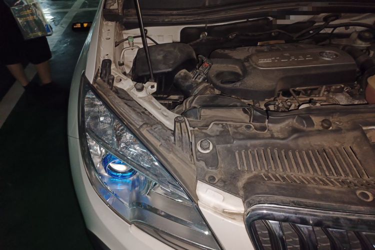 Used Buick Encore 2015 1.4T Manual Two-Wheel Drive Urban Advanced Model Engine Bay Right