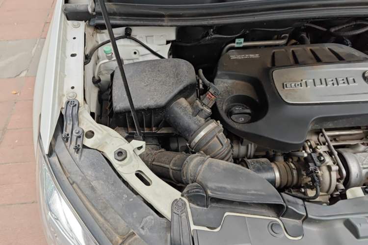 Used Buick Encore 2015 1.4T Automatic Two-Wheel Drive Urban Elite Version Engine Bay Right