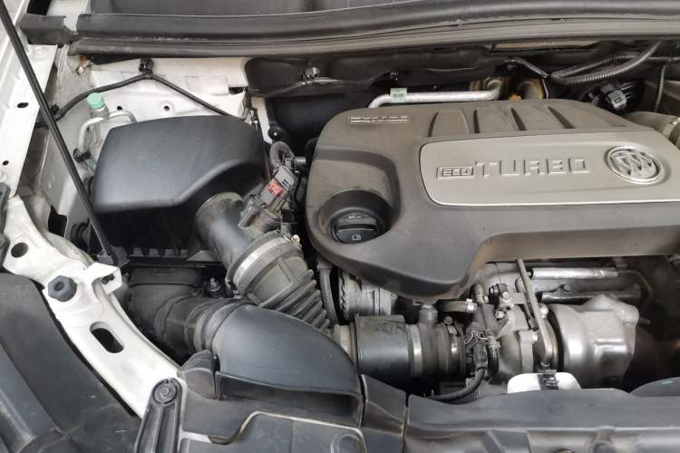 Used Buick Encore 2015 1.4T Automatic Two-Wheel Drive Urban Elite Version Engine Bay Right