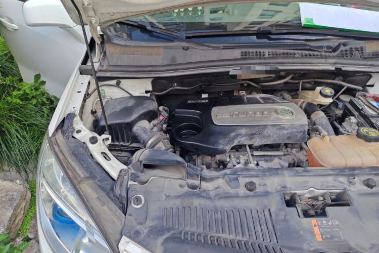 Used Buick Encore 2015 1.4T Automatic Two-Wheel Drive Urban Elite Version Engine Bay Right