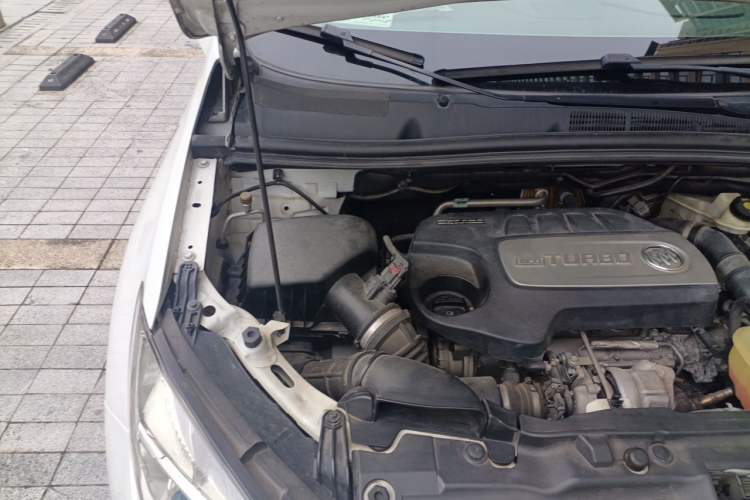 Used Buick Encore 2015 1.4T Automatic Two-Wheel Drive Urban Elite Version Engine Bay Right