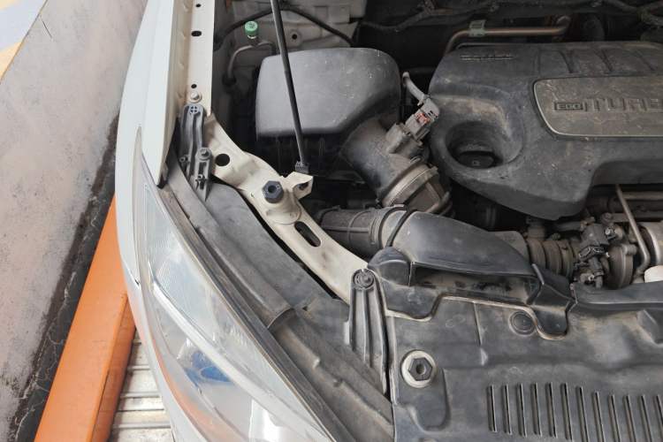Used Buick Encore 2015 1.4T Automatic Two-Wheel Drive Urban Leading Model Engine Bay Right