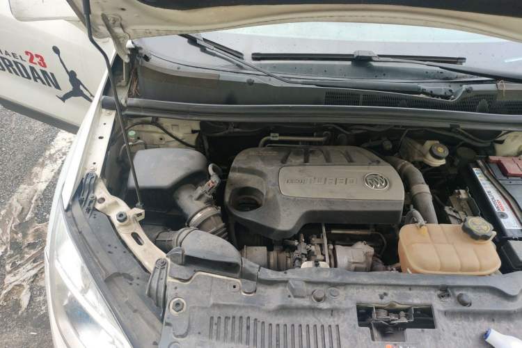 Used Buick Encore 2015 1.4T Automatic Two-Wheel Drive Urban Elite Version Engine Bay Right