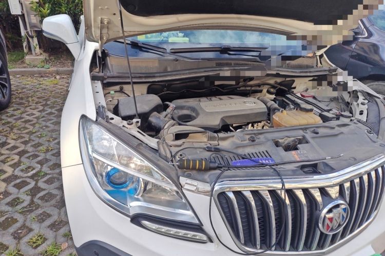 Used Buick Encore 2015 1.4T Automatic Two-Wheel Drive Urban Elite Version Engine Bay Right