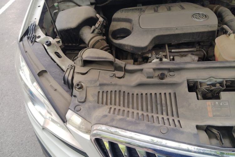 Used Buick Encore 2015 1.4T Automatic Two-Wheel Drive Urban Elite Version Engine Bay Right