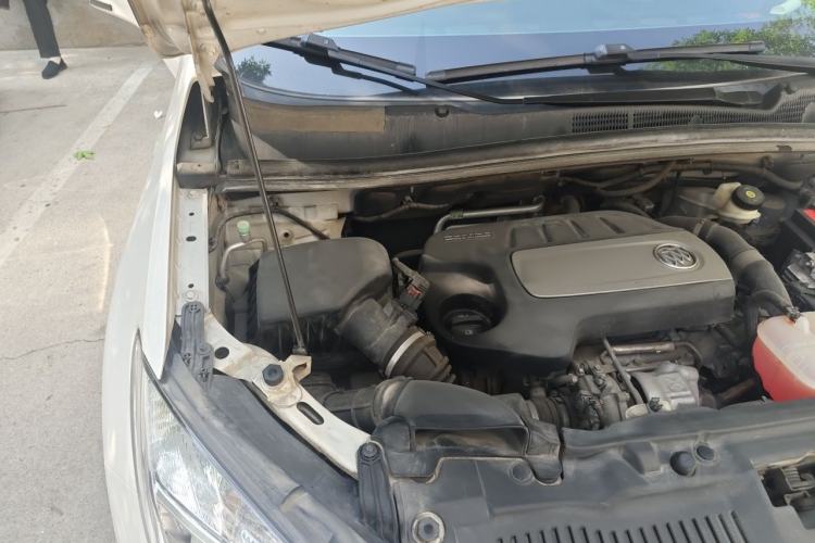 Used Buick Encore 2015 1.4T Automatic Two-Wheel Drive Urban Elite Version Engine Bay Right