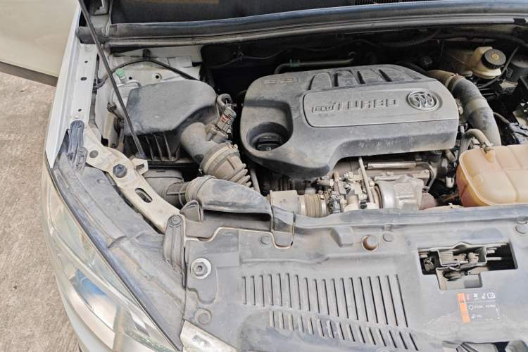 Used Buick Encore 2015 1.4T Automatic Two-Wheel Drive Urban Elite Version Engine Bay Right