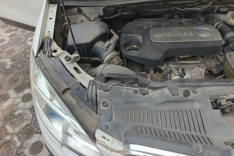 Used Buick Encore 2015 1.4T Manual Two-Wheel Drive Urban Advanced Model Engine Bay Right