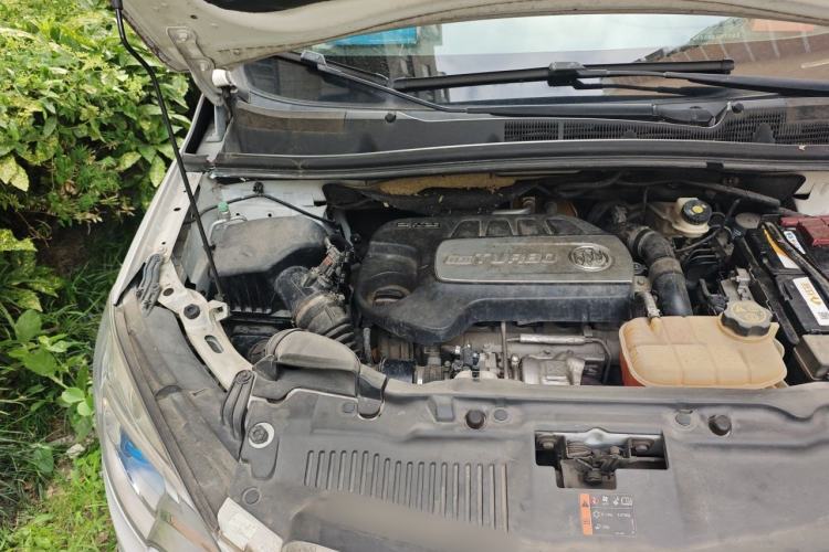 Used Buick Encore 2015 1.4T Automatic Two-Wheel Drive Urban Elite Version Engine Bay Right