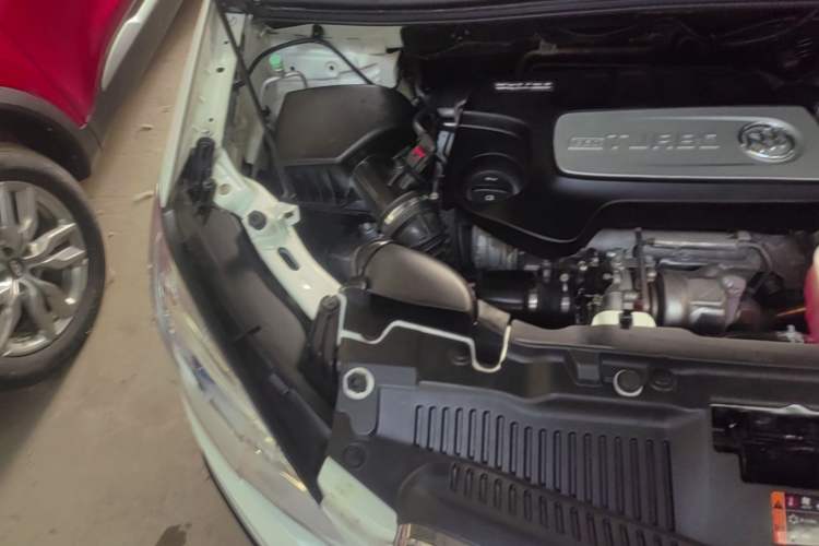 Used Buick Encore 2015 1.4T Automatic Two-Wheel Drive Urban Elite Version Engine Bay Right