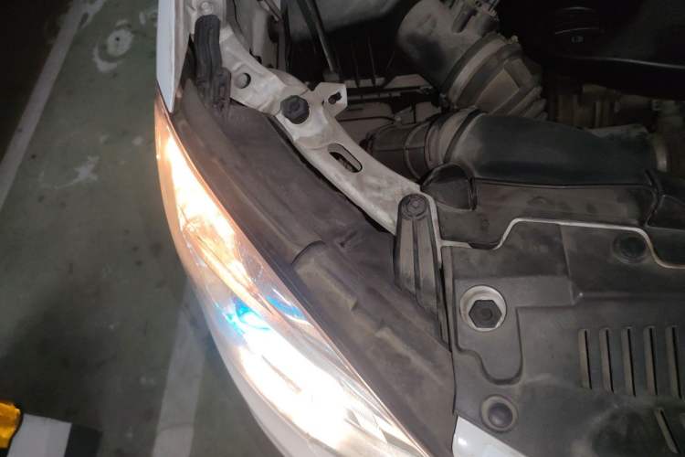 Used Buick Encore 2015 1.4T Automatic Two-Wheel Drive Urban Leading Model Engine Bay Right