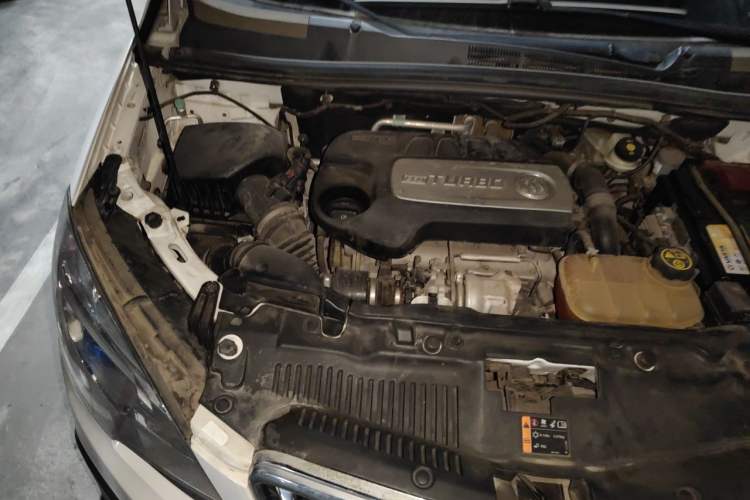 Used Buick Encore 2015 1.4T Automatic Two-Wheel Drive Urban Elite Version Engine Bay Right