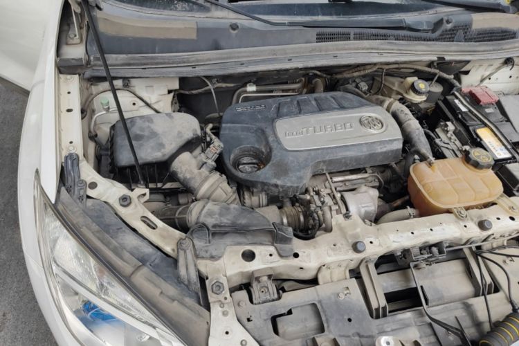 Used Buick Encore 2015 1.4T Automatic Two-Wheel Drive Urban Elite Version Engine Bay Right