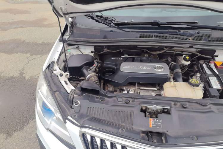 Used Buick Encore 2015 1.4T Automatic Two-Wheel Drive Urban Elite Version Engine Bay Right