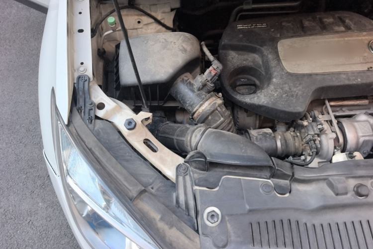 Used Buick Encore 2015 1.4T Automatic Two-Wheel Drive Urban Elite Version Engine Bay Right