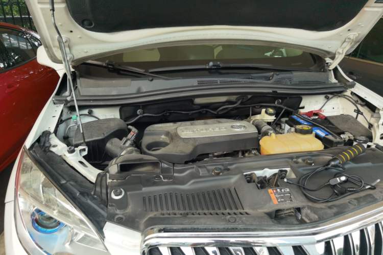 Used Buick Encore 2015 1.4T Automatic Two-Wheel Drive Urban Elite Version Engine Bay Right