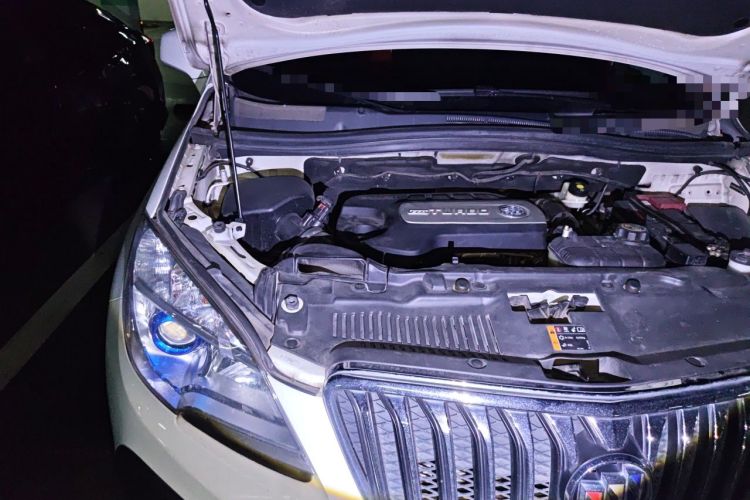 Used Buick Encore 2015 1.4T Automatic Two-Wheel Drive Urban Elite Version Engine Bay Right