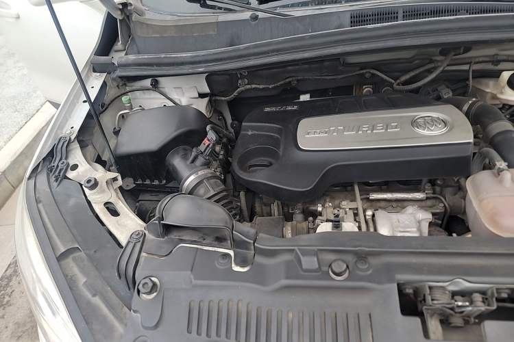 Used Buick Encore 2015 1.4T Automatic Two-Wheel Drive Urban Elite Version Engine Bay Right