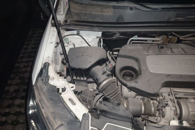 Used Buick Encore 2015 1.4T Automatic Two-Wheel Drive Urban Elite Version Engine Bay Right