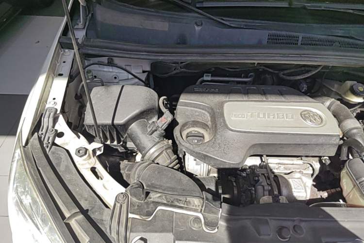 Used Buick Encore 2015 1.4T Automatic Two-Wheel Drive Urban Elite Version Engine Bay Right