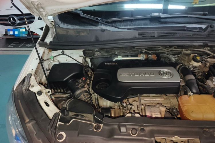 Used Buick Encore 2015 1.4T Automatic Two-Wheel Drive Urban Elite Version Engine Bay Right