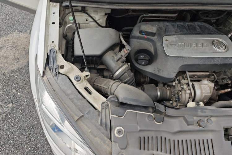Used Buick Encore 2015 1.4T Manual Two-Wheel Drive Urban Advanced Model Engine Bay Right