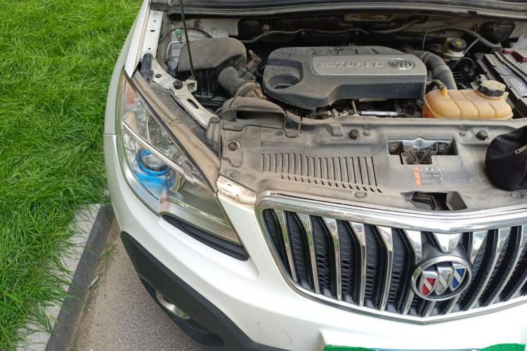 Used Buick Encore 2015 1.4T Automatic Two-Wheel Drive Urban Elite Version Engine Bay Right
