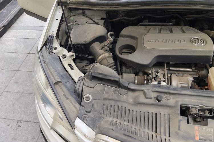 Used Buick Encore 2015 1.4T Automatic Two-Wheel Drive Urban Elite Version Engine Bay Right