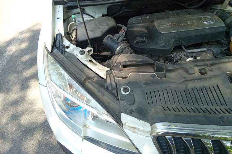 Used Buick Encore 2015 1.4T Automatic Two-Wheel Drive Urban Elite Version Engine Bay Right
