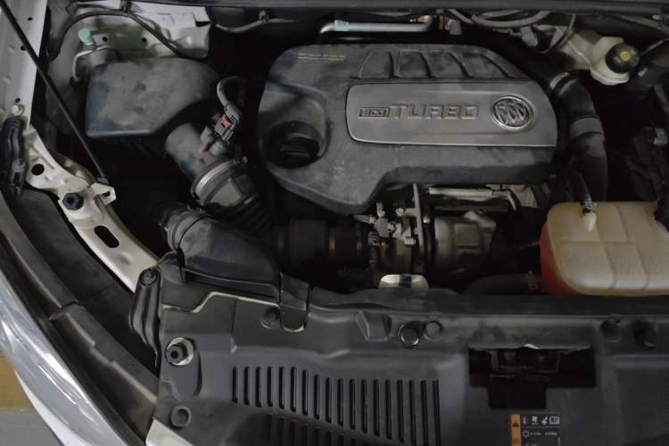 Used Buick Encore 2015 1.4T Automatic Two-Wheel Drive Urban Elite Version Engine Bay Right
