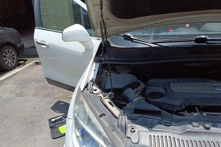 Used Buick Encore 2015 1.4T Manual Two-Wheel Drive Urban Advanced Model Engine Bay Right