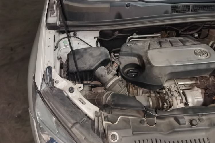 Used Buick Encore 2015 1.4T Automatic Two-Wheel Drive Urban Elite Version Engine Bay Right