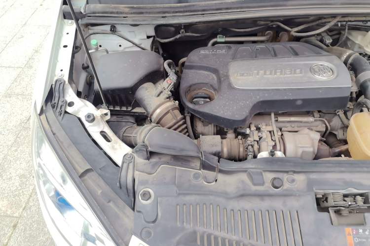 Used Buick Encore 2015 1.4T Automatic Two-Wheel Drive Urban Elite Version Engine Bay Right