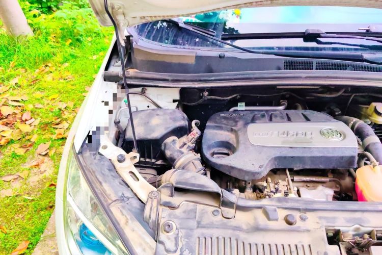 Used Buick Encore 2015 1.4T Automatic Two-Wheel Drive Urban Elite Version Engine Bay Right